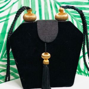 The “Vintage” Crossbody